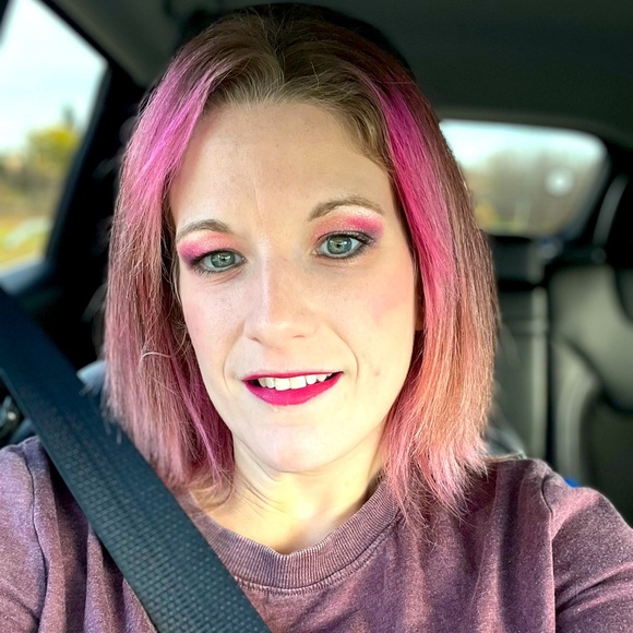 Meet your Posher, Amanda - Picture 1 of 1